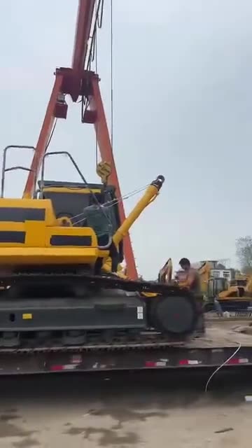 Video: yellow excavator on a low-bed trailer